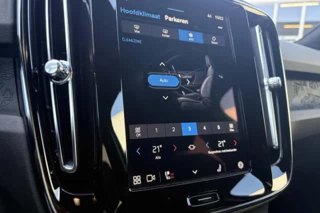 Volvo XC40 (2024) thumbnail 24