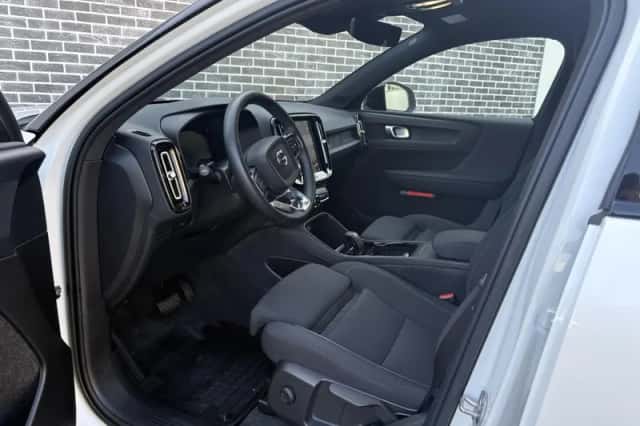 Volvo XC40 (2024) thumbnail 4