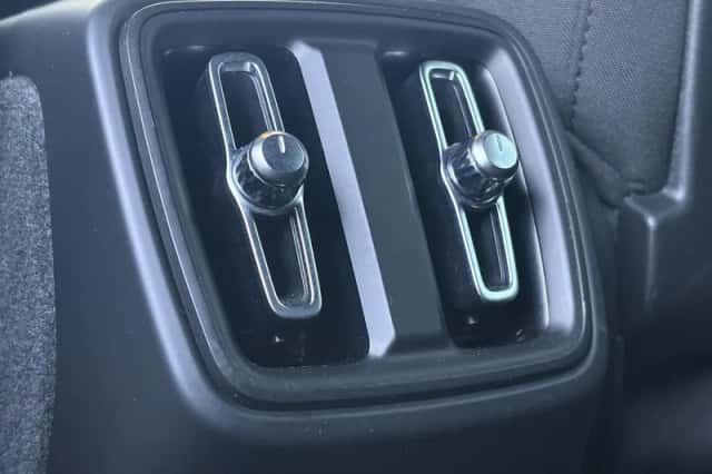Volvo XC40 (2024) thumbnail 32