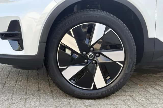 Volvo XC40 (2024) thumbnail 7