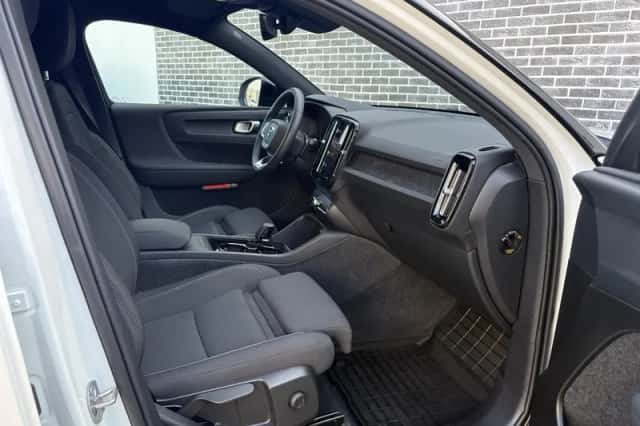 Volvo XC40 (2024) thumbnail 9