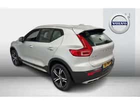 Volvo XC40 thumbnail 2