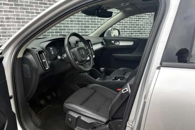 Volvo XC40 (2018) thumbnail 3