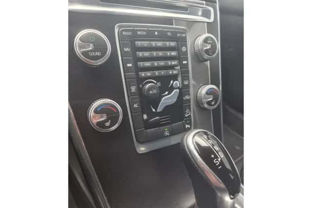 Volvo XC60 (2016) thumbnail 11