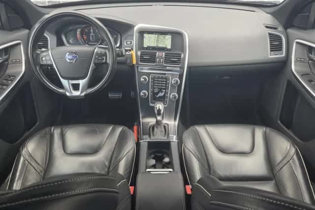 Volvo XC60 (2016) thumbnail 3