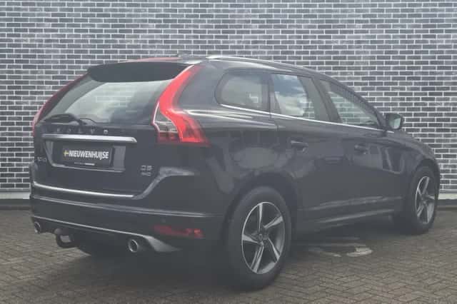 Volvo XC60 (2016) thumbnail 4