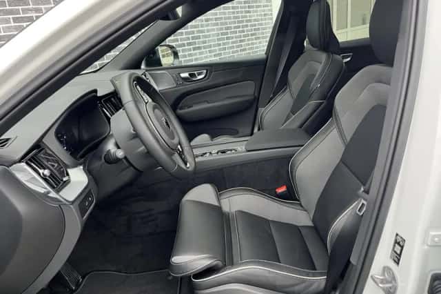 Volvo XC60 (2025) thumbnail 5