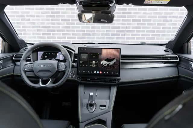 Lynk & Co 01 (2025) thumbnail 2