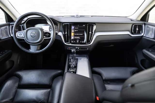 Volvo V60 (2019) thumbnail 2