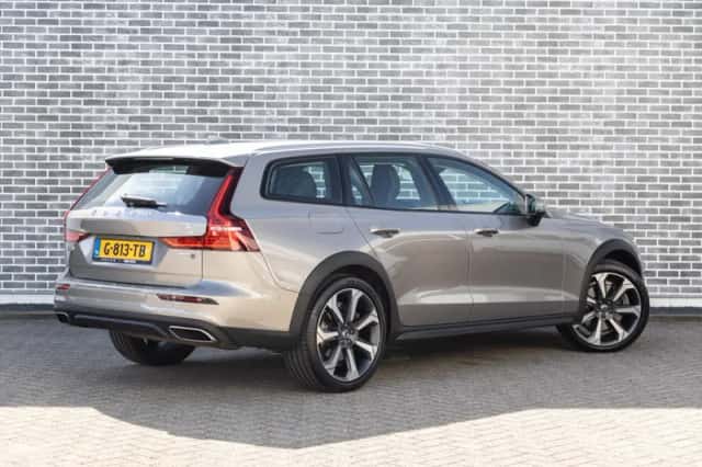 Volvo V60 (2019) thumbnail 3