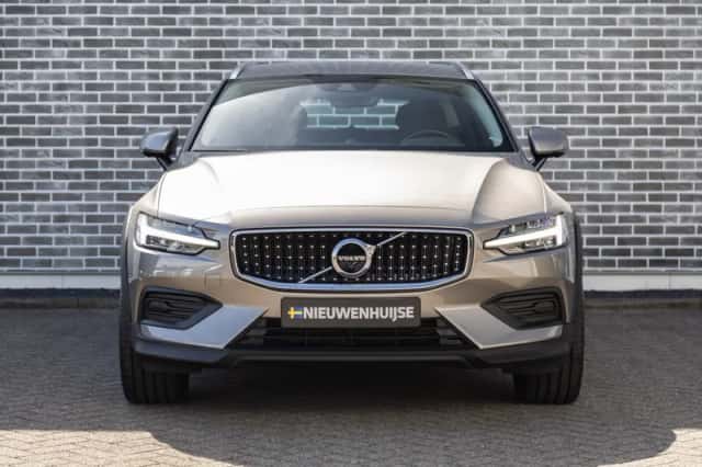 Volvo V60 (2019) thumbnail 5