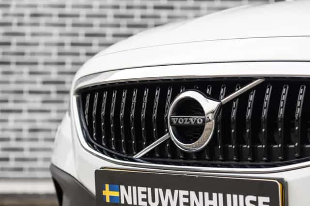 Volvo V40 (2016) thumbnail 13