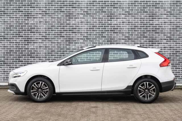 Volvo V40 (2016) thumbnail 18