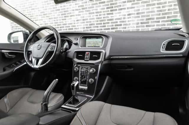 Volvo V40 (2016) thumbnail 3
