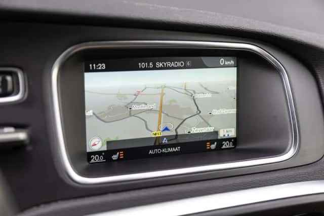 Volvo V40 (2016) thumbnail 23