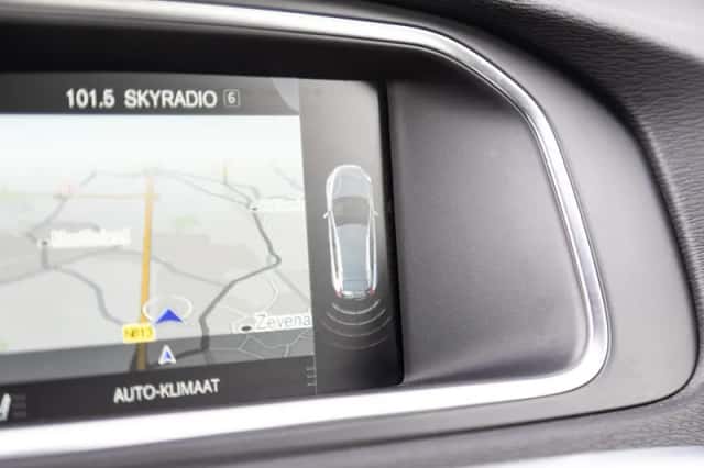 Volvo V40 (2016) thumbnail 24