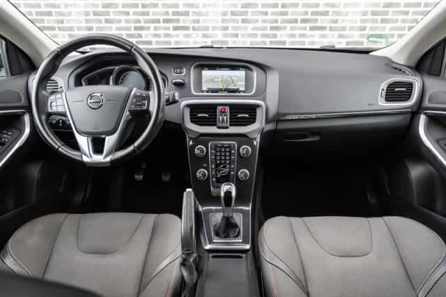 Volvo V40 (2016) thumbnail 32