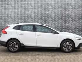 Volvo V40 (2016) thumbnail 33