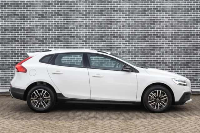 Volvo V40 (2016) thumbnail 34