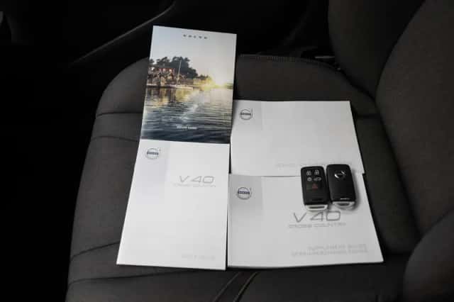 Volvo V40 (2016) thumbnail 36