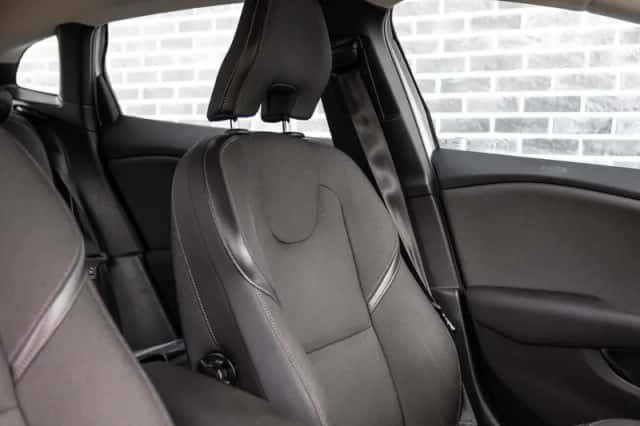 Volvo V40 (2016) thumbnail 6