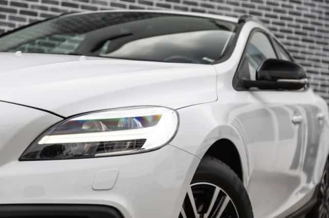 Volvo V40 (2016) thumbnail 10