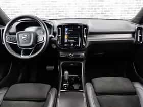 Volvo XC40 thumbnail 2