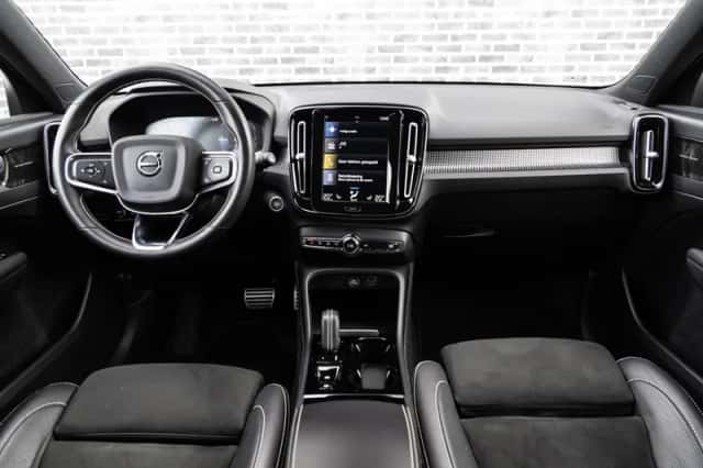 Volvo XC40 (2020) thumbnail 3