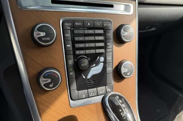 Volvo XC60 (2013) thumbnail 14