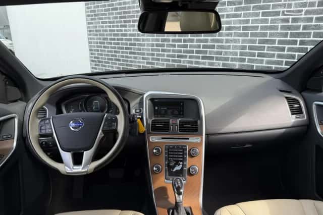 Volvo XC60 (2013) thumbnail 3