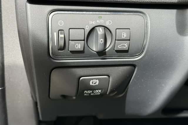 Volvo XC60 (2013) thumbnail 21