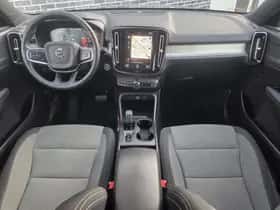 Volvo XC40 thumbnail 2
