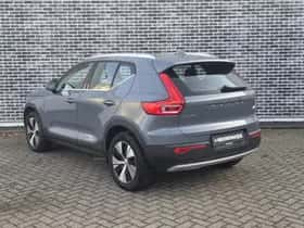 Volvo XC40 thumbnail 3