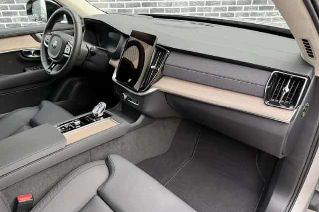 Volvo XC90 (2025) thumbnail 7