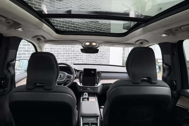 Volvo XC90 (2025) thumbnail 9