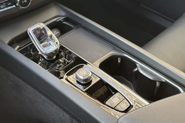 Volvo XC60 (2024) thumbnail 12