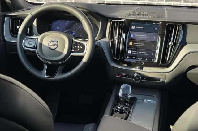 Volvo XC60 (2024) thumbnail 3