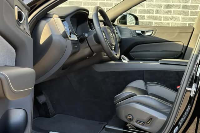 Volvo XC60 (2024) thumbnail 5
