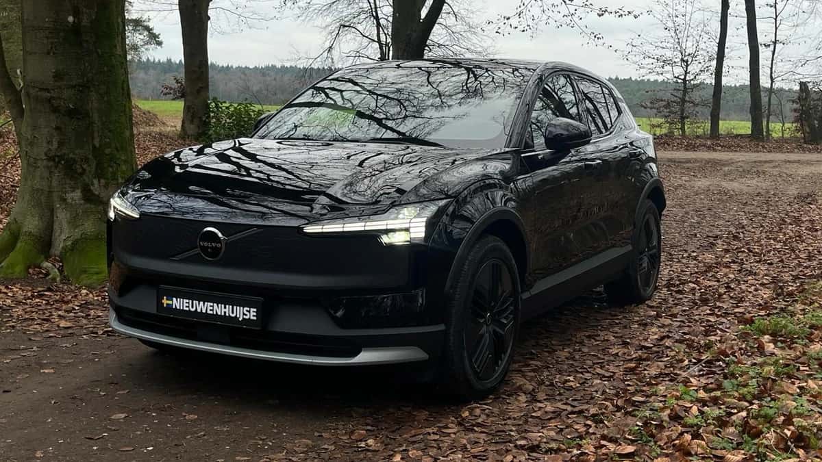 Volvo EX30 — foto 1