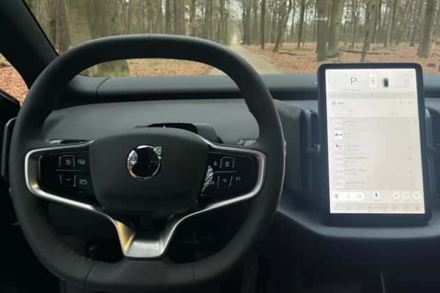 Volvo EX30 (2025) thumbnail 3
