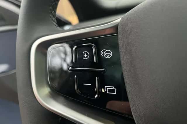 Volvo EX30 (2025) thumbnail 32