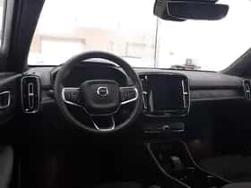 Volvo EX40 thumbnail 4