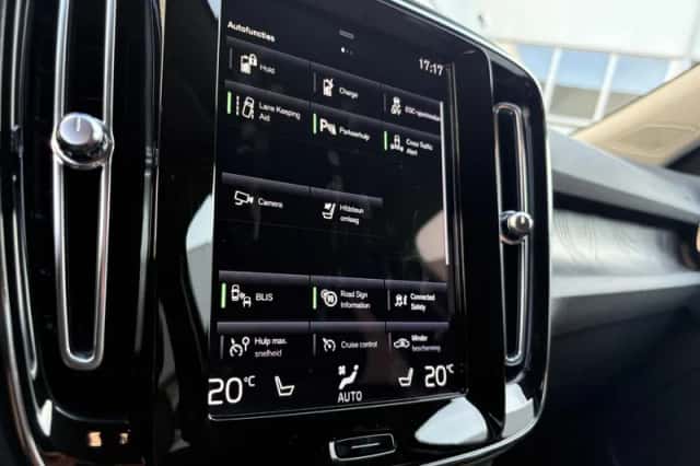 Volvo XC40 (2022) thumbnail 19