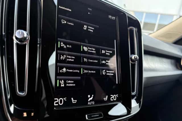 Volvo XC40 (2022) thumbnail 20