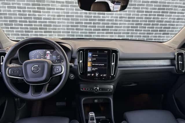 Volvo XC40 (2022) thumbnail 3