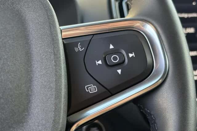 Volvo XC40 (2022) thumbnail 25