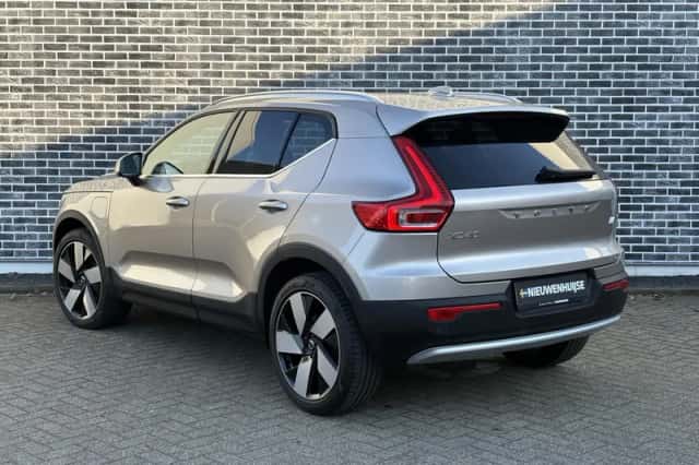 Volvo XC40 (2022) thumbnail 4