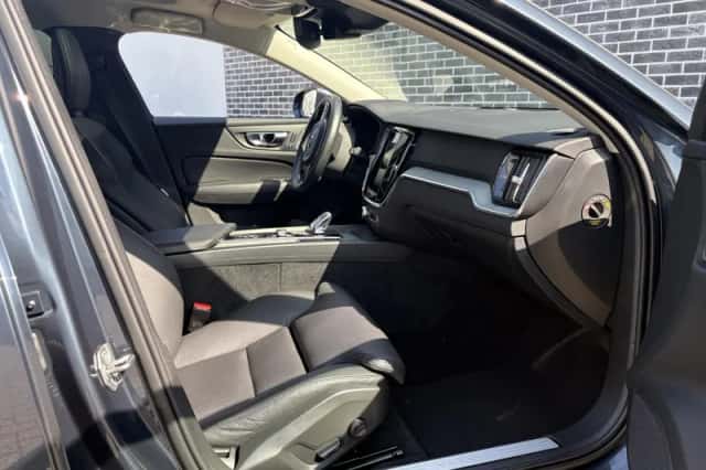 Volvo V60 (2021) thumbnail 5