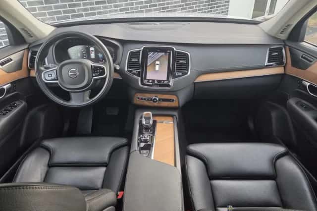Volvo XC90 (2022) thumbnail 3