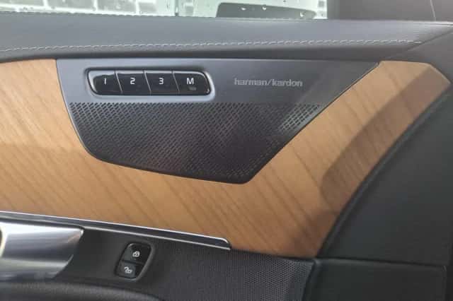 Volvo XC90 (2022) thumbnail 23